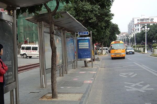 罗湖区、盐田区、龙岗区公交站台无障碍改造